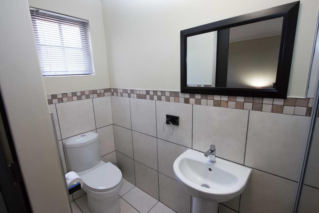 The Nightingale Guesthouse Bloemfontein Ruang foto
