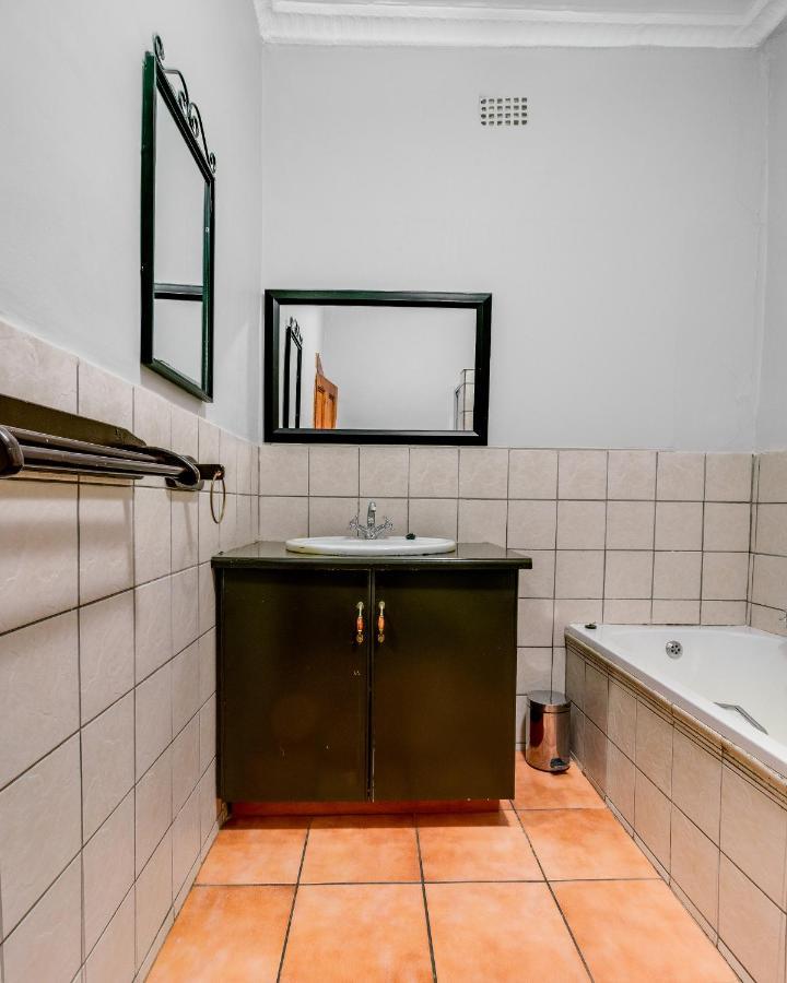 The Nightingale Guesthouse Bloemfontein Bagian luar foto
