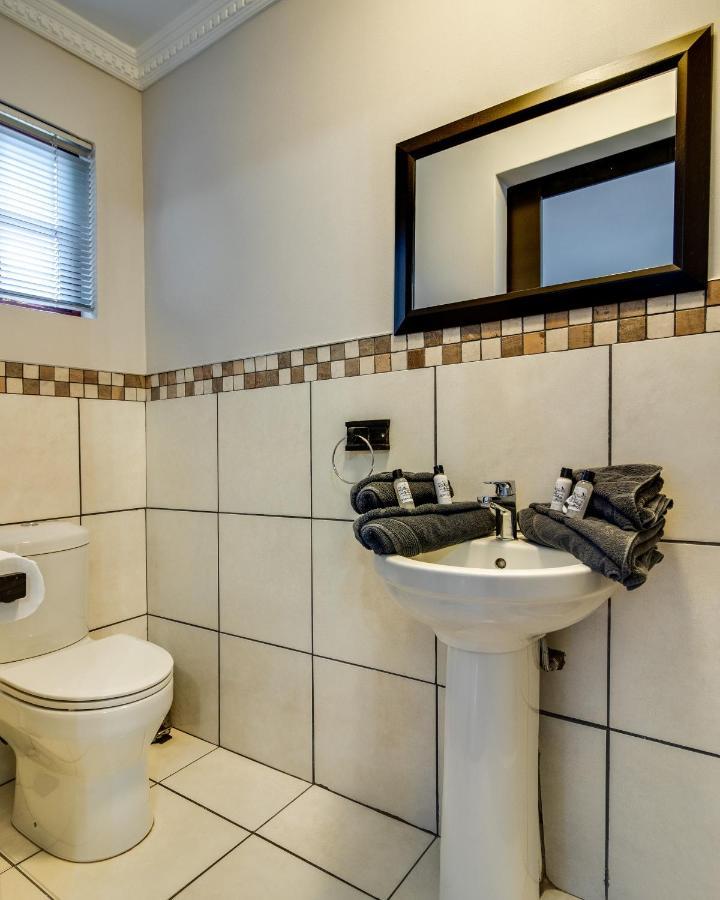 The Nightingale Guesthouse Bloemfontein Bagian luar foto