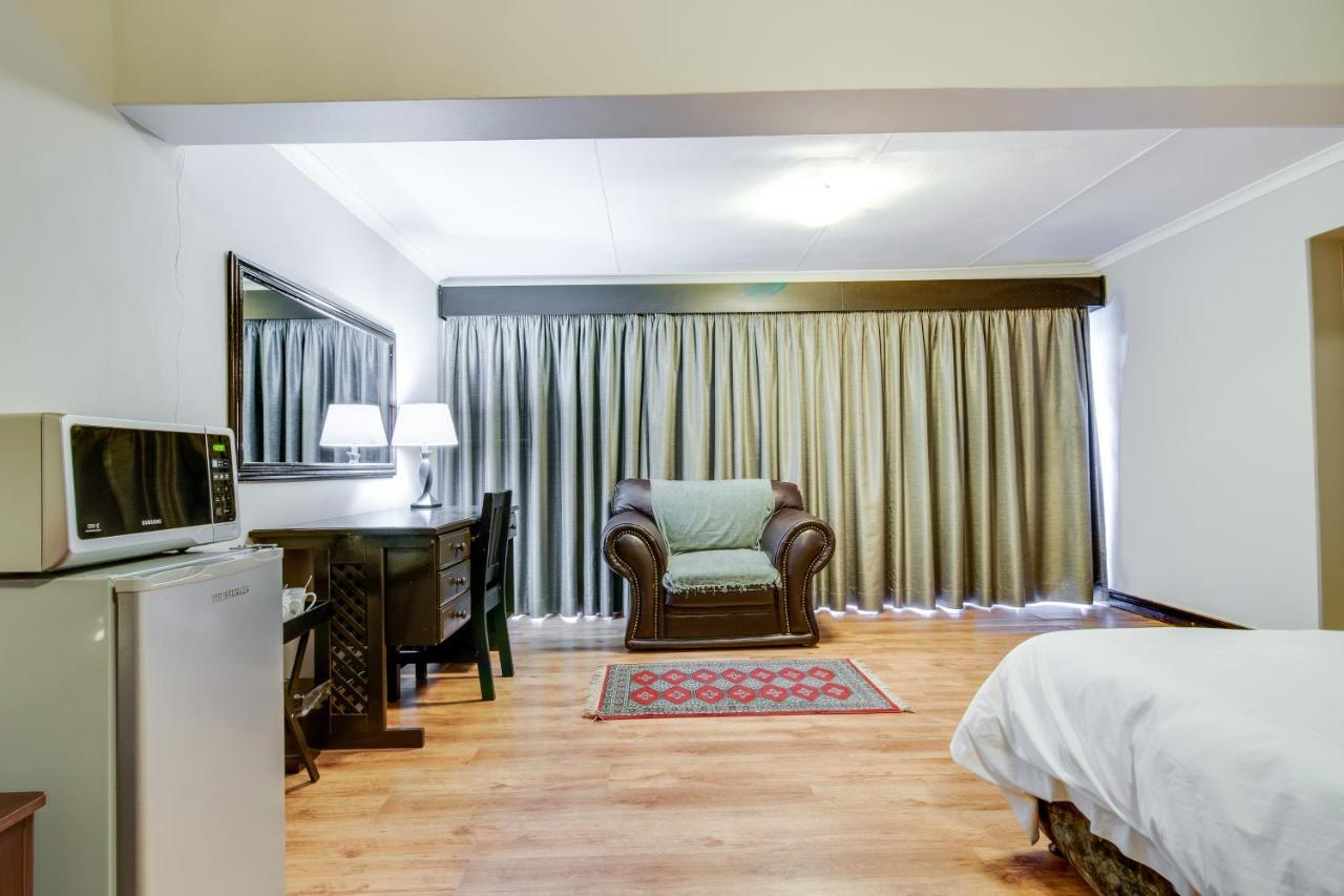 The Nightingale Guesthouse Bloemfontein Bagian luar foto