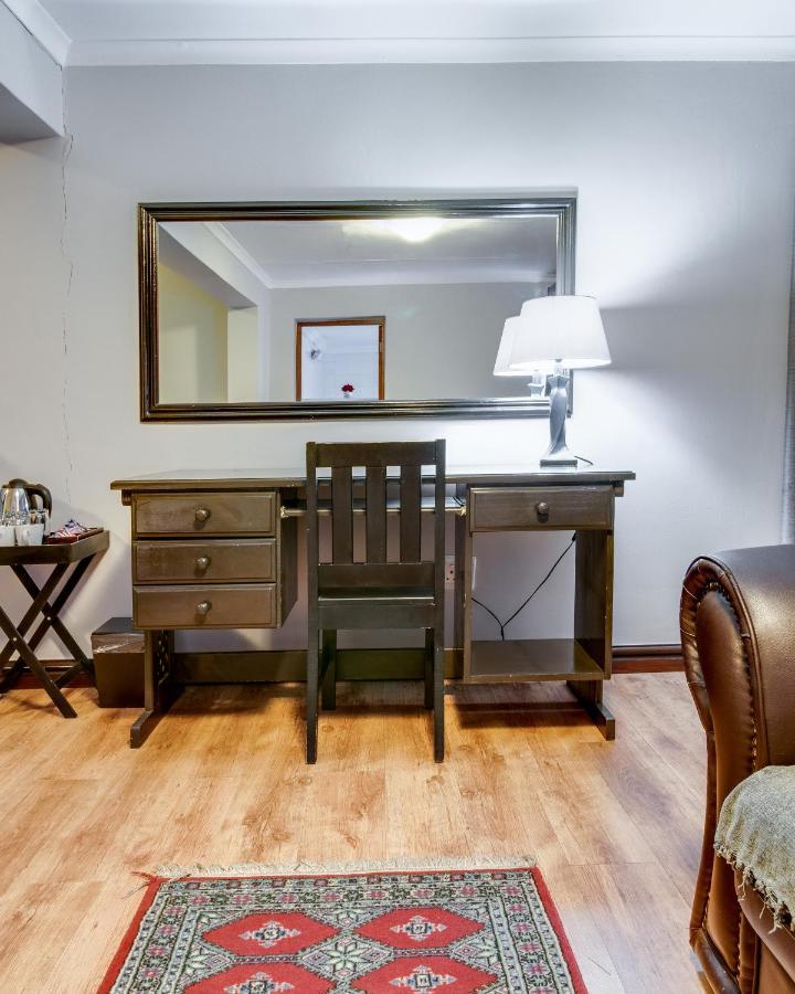 The Nightingale Guesthouse Bloemfontein Bagian luar foto