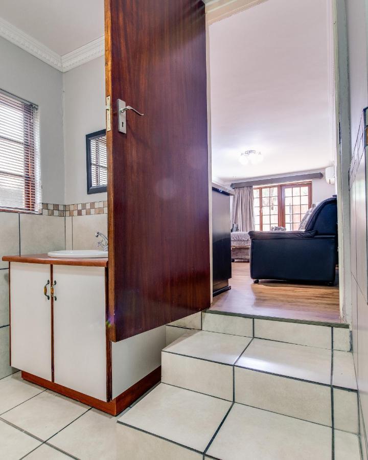 The Nightingale Guesthouse Bloemfontein Bagian luar foto