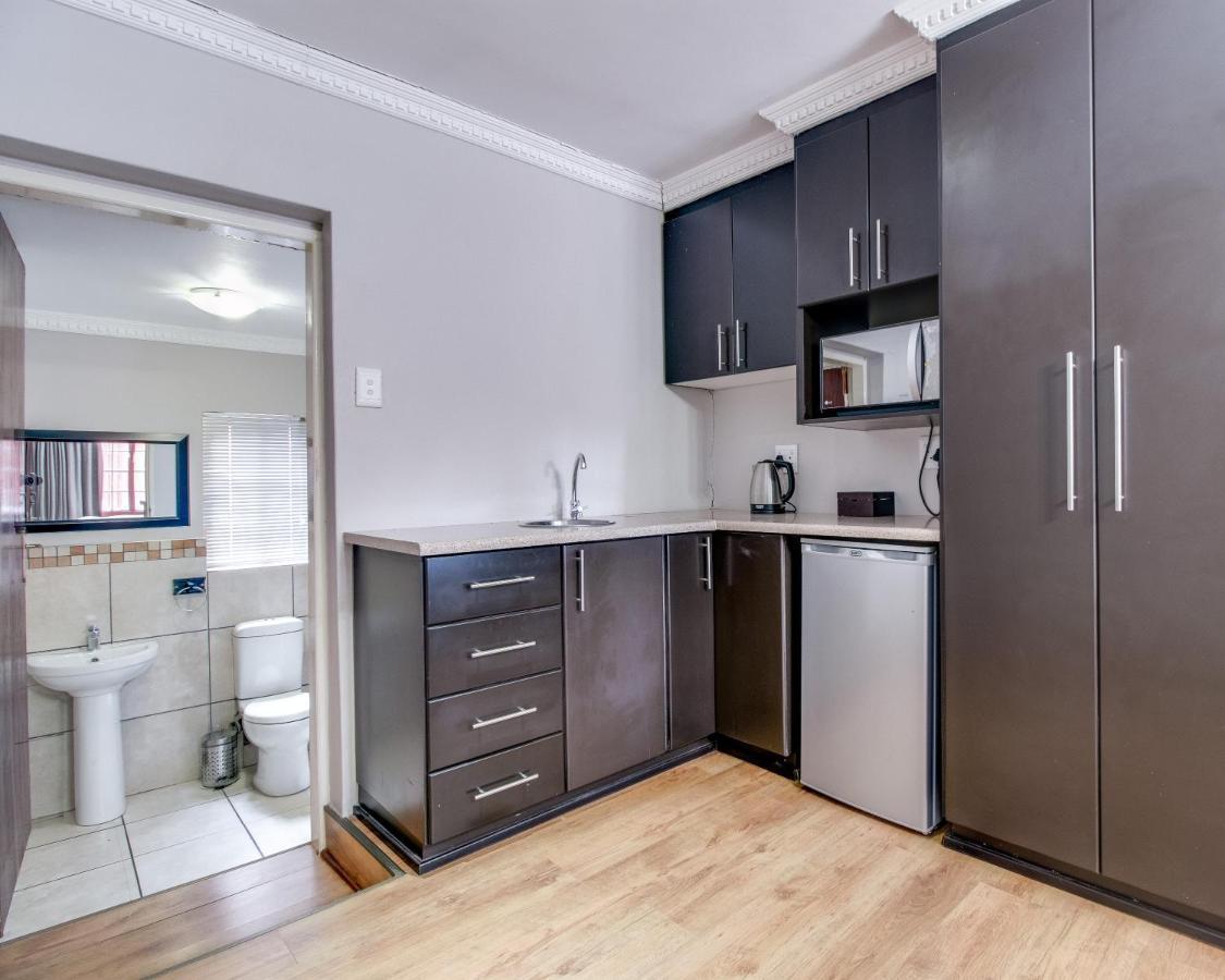 The Nightingale Guesthouse Bloemfontein Bagian luar foto